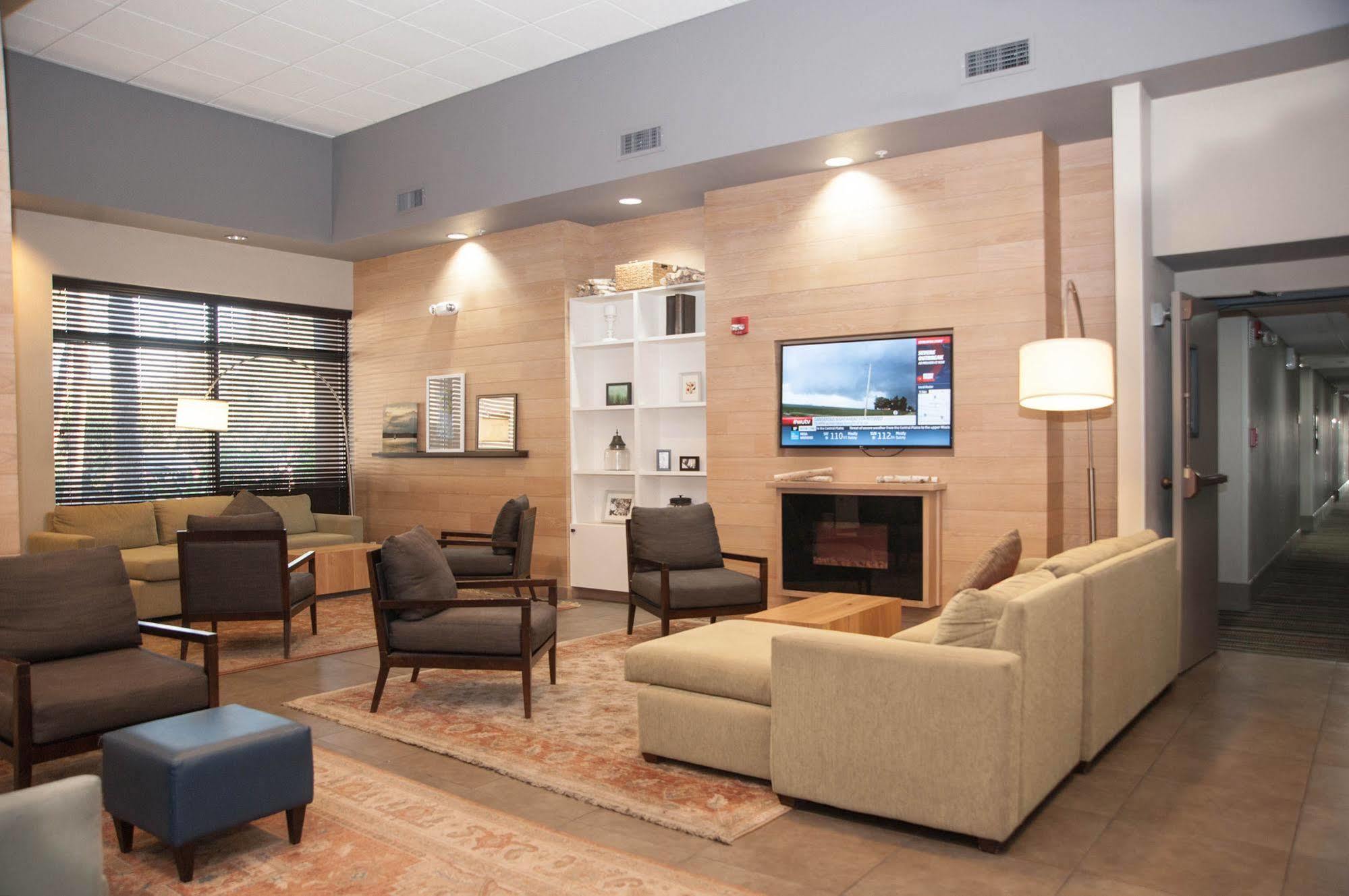 Greentree Inn & Suites Phoenix Sky Harbor Exterior foto